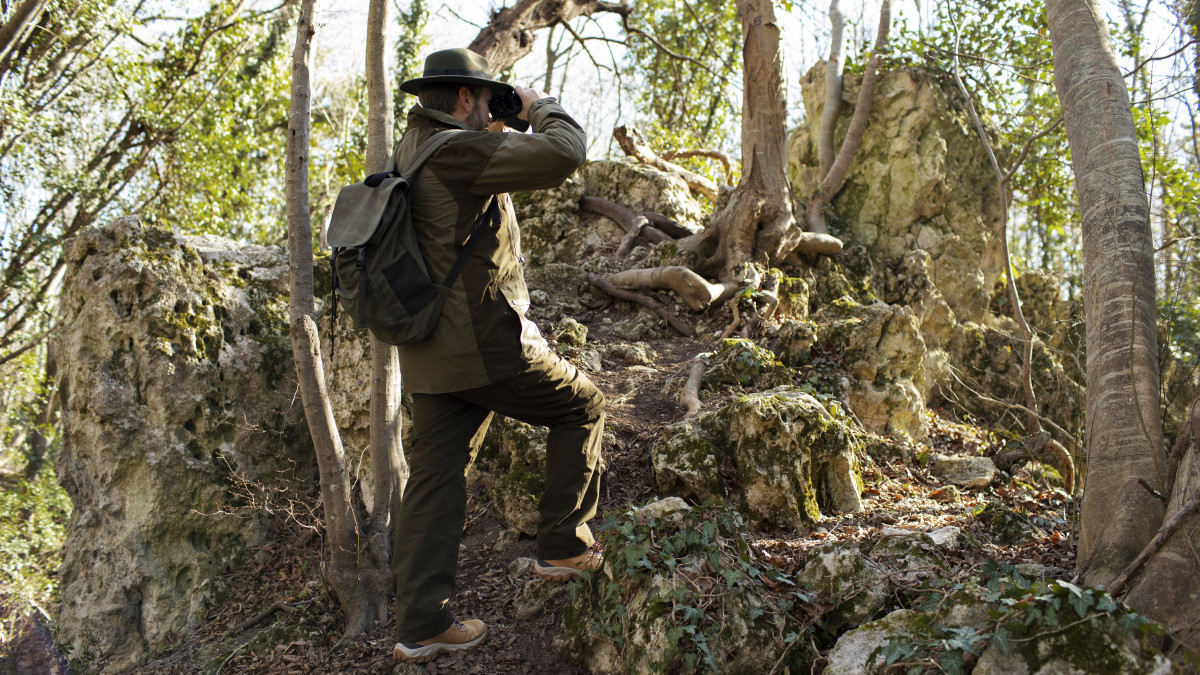 chasseur en mode surveillance